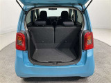 荷室も日常のお買い物には困らない広さが確保されております 後席を分割で倒すこともできますよ