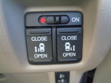 両側スライドドアは運転席スイッチでも開閉操作可能です