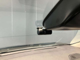いくら安全運転をしていても、事故に巻き込まれることもあります。万が一の時に証拠として使えるドライブレコーダー、純正オプションで4万円ほどかかるものが付いています。