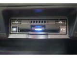 ETCはナビ連動機能付きです。利用日や料金の確認がモニターで出来て便利ですよ。納車前には使用できるようにセットアップをさせていただきます。ETCカードの取扱もしておりますのでご相談下さいね。