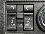 両側電動スライドドアのスイッチ付です。車内からもスイッチひとつで楽にドアの開閉が可能です。電動なので開閉時に力を使う必要がなく、半ドアになることもありません!