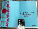メンテナンスノート【整備記録簿】、取説も揃ってます。スマートキーはバッグなどにしまったままボタン操作でエンジンの始動・停止ができて大変便利です。