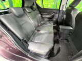 後部座席も気になるようなキズ・汚れやへたり等、大きなダメージはなく、良好な状態です。