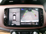 アラウンドビューモニターも装備しております。ご覧のように車体を真上か見たような映像なので、車庫入れの苦手なお客様ももうご心配いりません。