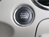 ブレーキを踏みながらボタンを押してエンジンスタート。スマートシステムのエンジン始動です。