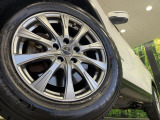 【17インチアルミホイール】外観にマッチしたアルミホイールを装着しております。各種アルミホイールや、スタッドレスタイヤも取扱いしております。是非ご相談ください♪