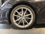 オプション設定のフロント20インチ/リア21インチ Carrera Sホイール