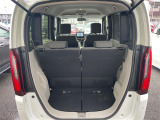 【トランク】積み込みやすくて、たっぷり積める荷室です。シートアレンジできるものは、乗車人数と荷物の量や大きさによってシートを動かすことができるので、より快適なドライブが可能です!