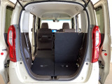 様々なパターンにアレンジができるラゲッジスペース♪お荷物の大きさや量・状況に合わせてアレンジできますので、とっても使い勝手良好ですよ♪タップリ積んで、楽しいお出かけを♪