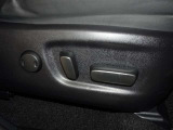パワーシート搭載。微妙な調整が手軽にでき、ピッタリのポジションで運転することが可能です。