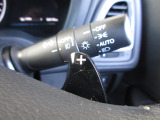 マニュアル車のような感覚で、ワインディングロードでも車を操れるパドルシフト付きです。長い下り坂でのエンジンブレーキや、高速道路の合流の際の加速も思いのままです。