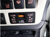 電動スライドドアのスイッチ付です。車内からもスイッチひとつで楽にドアの開閉が可能です。電動なので開閉時に力を使う必要がなく、半ドアになることもありません!