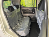 後部座席も気になるようなキズ・汚れやへたり等、大きなダメージはなく、良好な状態です。
