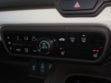 エアコンはオートエアコンでお好みの温度調整が出来、オールシーズン快適にドライブできます!さらに、運転席&助手席シートヒーターが付いてます。2段階に温度設定が可能です。