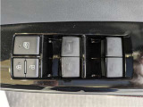 運転席からも操作可能な全席パワーウィンドウが装備されています。