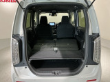 リアシートを倒すと、ラゲッジスペースを広くお使いいただけます!