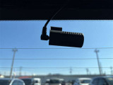 【リアドライブレコーダー】車両前後のカメラで撮影した映像を車載機メモリー内に常時録画します。