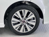 【純正アルミホイール】オシャレな純正アルミホイール付きですので見た目がカッコイイですよ♪