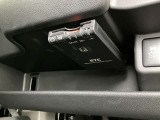 純正ETCです。ハンドル下に取り付けです。