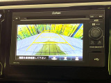 【バックカメラ】駐車時に後方がリアルタイム映像で確認できます。大型商業施設や立体駐車場での駐車時や、夜間のバック時に大活躍!運転スキルに関わらず、今や必須となった装備のひとつです!
