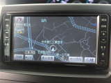 純正ナビを装備。タッチパネル式で使いやすく、お出かけもラクラクです。
