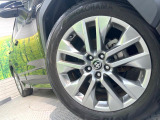 【純正18インチアルミホイール】外観にマッチした純正アルミホイールを装着しております。各種社外アルミホイールや、スタッドレスタイヤも取扱いしております。是非ご相談ください♪