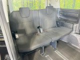 3列目シートはもちろん状態良好☆大人でもゆったりと座って頂けますので、大人数でのお出かけもラクラクです♪ご家族で、気の知れた仲間で、ドライブに行くのが楽しみですね♪