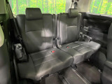 3列目シートはもちろん状態良好☆大人でもゆったりと座って頂けますので、大人数でのお出かけもラクラクです♪ご家族で、気の知れた仲間で、ドライブに行くのが楽しみですね♪