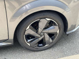 ◆アルミホイール◆純正のアルミホイールが標準装備で付いています!ホイルだけで見た目がとてもスタイリッシュです★