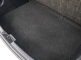 ラゲージボード下にも収納スペースがあります。