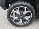 冬タイヤにはアルミホイールが装着されています。デザインお確かめください!