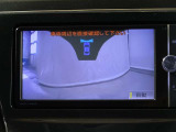 【フロントカメラ】運転席に座った状態で死角になりやすいクルマの前の様子まで確認でき安全ですね♪