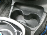 運転席と助手席の間に、2名分のカップホルダーをご用意しております