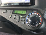 スタイリッシュなデザインのインパネ。各操作スイッチは使いやすい位置に配置されてます。