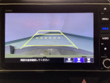 【バックカメラ】運転が苦手な方も車庫入れラクラクです!ギアをリバースに入れれば自動的に切り換わりますので、面倒な操作は不要です♪狭い駐車場もお車を傷つけず安心ですね!