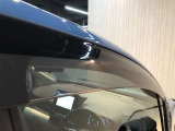 雨の日でも窓を開けたい時ってありますよね?サイドバイザーがついてると良いんですよ♪