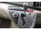 ハンドルからの移動が少なく操作がしやすいインパネシフトです。