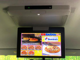 【フリップダウンモニター】大画面モニターで後席でもエンタメをお楽しみいただけます。小さなお子様にも大人気の装備です♪