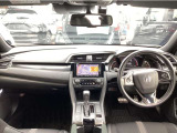 すっきりと洗練されたインパネ周りとなっております。