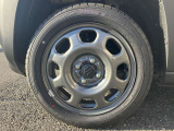 純正ホイールを装着しております。車両に関してのご質問は、スタッフまでお気軽にお問合せ下さい!TEL:0439-88-6662