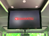 【フリップダウンモニター】大画面モニターで後席でもエンタメをお楽しみいただけます。小さなお子様にも大人気の装備です♪