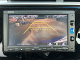 【バックモニター】後ろのカメラの映像をモニターに映し出すことができます!後方の見えない死角や、障害物との距離感をしっかり確認することができます!駐車が苦手な方におすすめです。