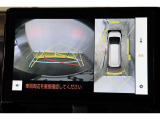 車両を上から見たような映像表示するパノラミックビューモニター付き!