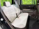後部座席も気になるようなキズ・汚れやへたり等、大きなダメージはなく、良好な状態です。
