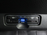 高速道路のご利用時にとっても便利なETC車載器付きです。セットアップを行ってからお渡し致しますので、ETCカードを差し込むだけで、面倒な料金所での現金支払いが不要となり、スムーズに通過できます