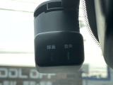 【ドライブレコーダー】走行中の映像を記録します。事故などのトラブル時に確認ができ、証拠映像としても役に立つだけでなく、危険運転などの抑止にも効果があります。