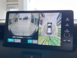 【マルチビューカメラシステム】専用のカメラにより、上から見下ろしたような視点で360度クルマの周囲を確認することができます☆死角部分も確認しやすく、狭い場所での切り返しや駐車もスムーズに行えます。