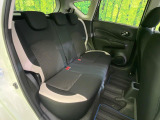 後部座席も気になるようなキズ・汚れやへたり等、大きなダメージはなく、良好な状態です。
