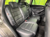 後部座席も気になるようなキズ・汚れやへたり等、大きなダメージはなく、良好な状態です。