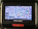 ディスプレイオーディオやカーナビは、現代のドライブにおいて欠かせない装備のひとつです。初めての場所でも迷いにくく、快適なルート案内で運転をサポートします。移動中のエンターテインメント性も高まります。